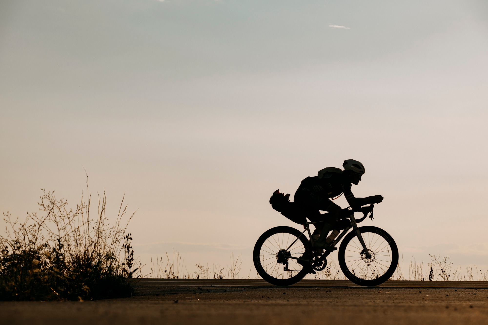 Photos : @arrieredupeloton